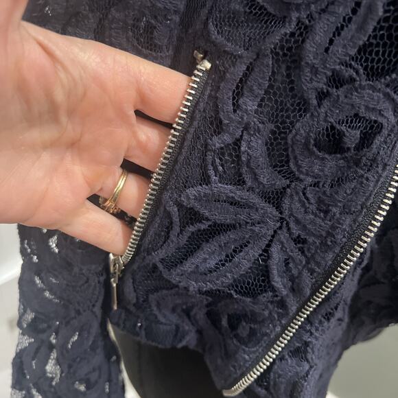 Premise Studio Navy Lace Jacket Zipper Detail Size Medium - Picture 3 of 7